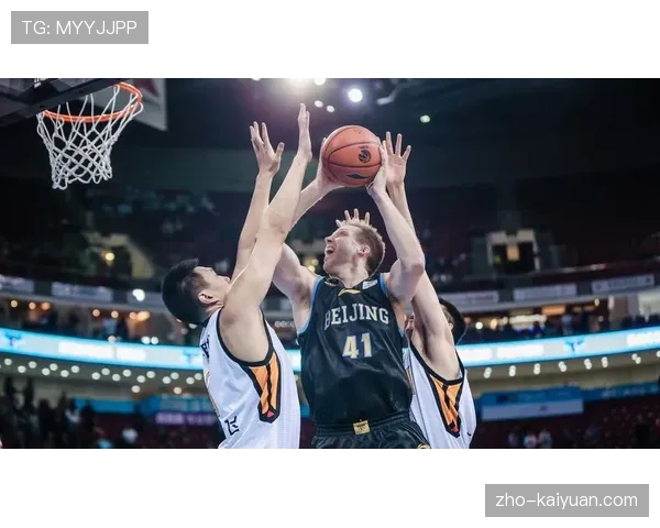 上海末节25-15奠定胜局 内线篮板优势46-38成取胜基石 上海末节25-15奠定胜局 内线篮板优势46-38成取胜基石